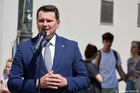 Kamnik danes v znamenju maturantske četvorke, v kateri je zaplesalo preko 200 maturantk in maturantov (19)